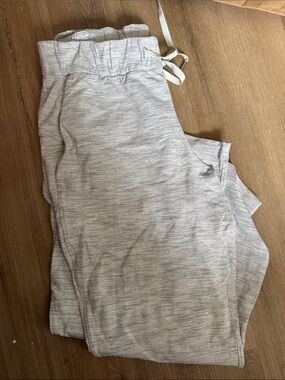 White and Gray Cropped Pant S-M